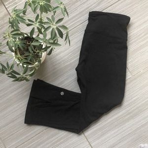 Lululemon cropped capris